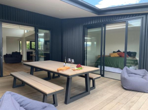 Wanaka Home with Mountain Views, Wanaka